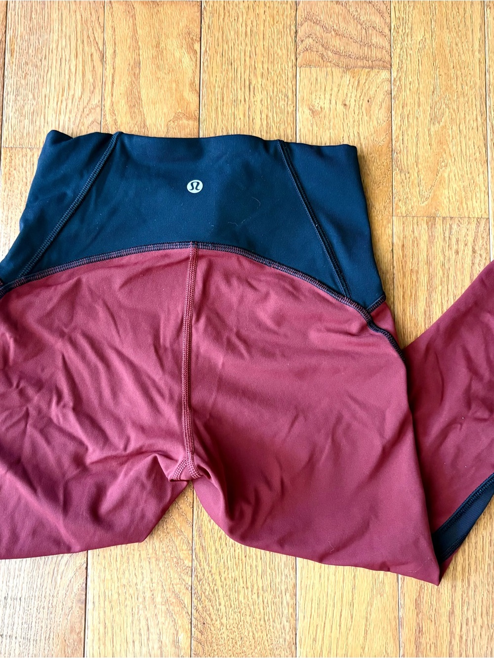 Lululemon low rise cropped Maroon and Black Active Leggings